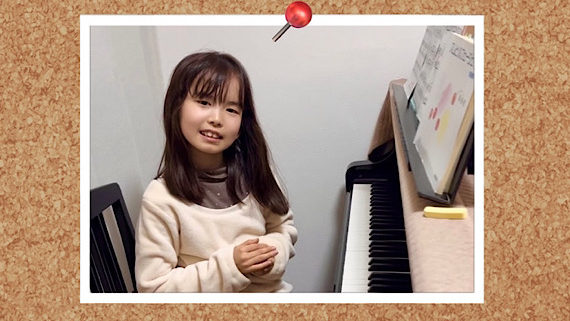 福岡市南区「Chikaピアノ教室」のピアノレッスンを受ける8歳の女の子の写真