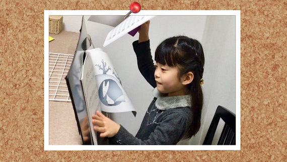 福岡市南区「Chikaピアノ教室」のピアノレッスンを受ける5歳の女の子の写真