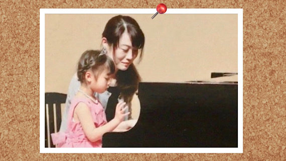 福岡市南区「Chikaピアノ教室」の発表会連弾演奏のの写真