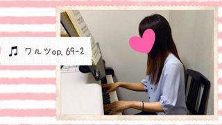 ピアノ教室の女性の生徒